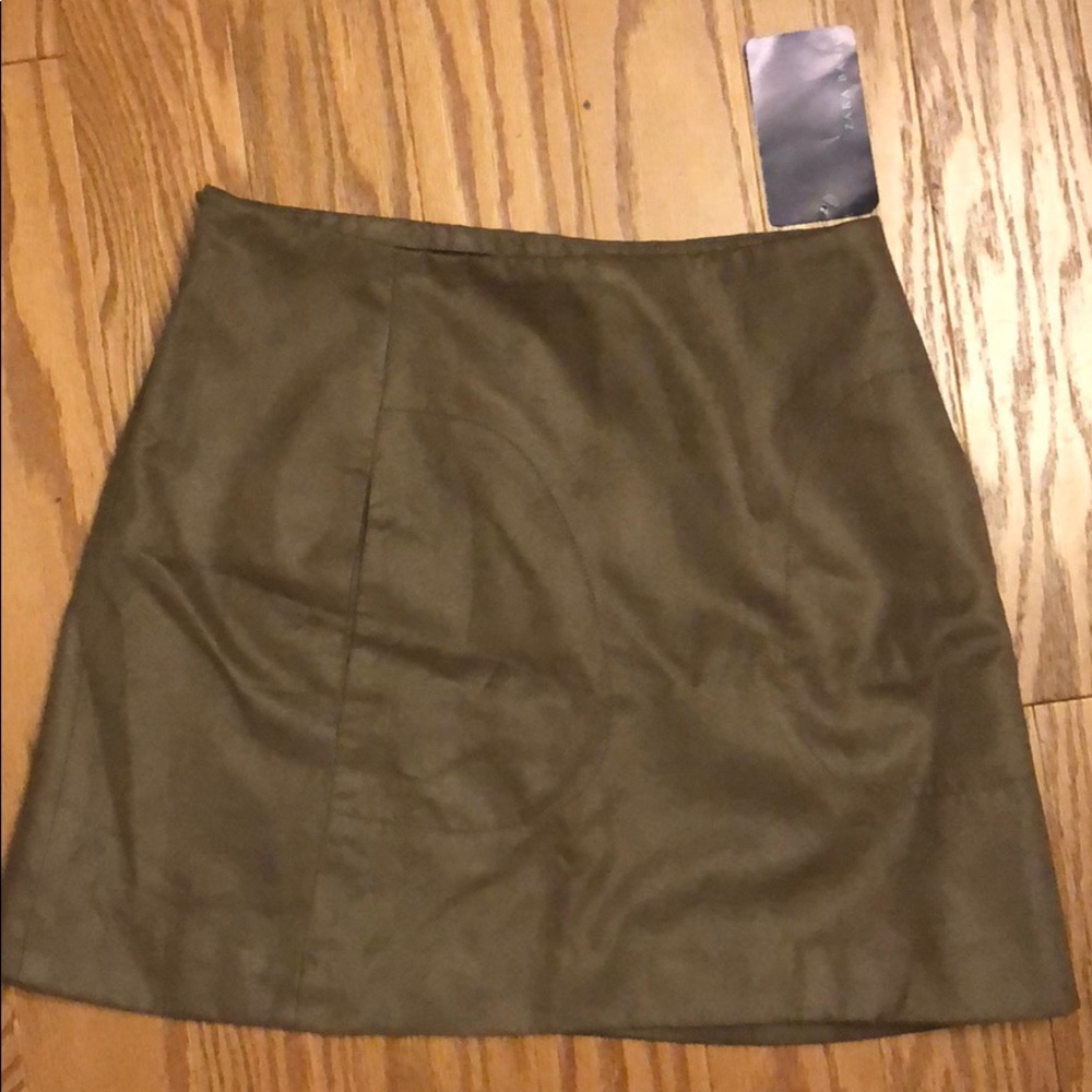 Zara Short Skirt (Small / Olive)